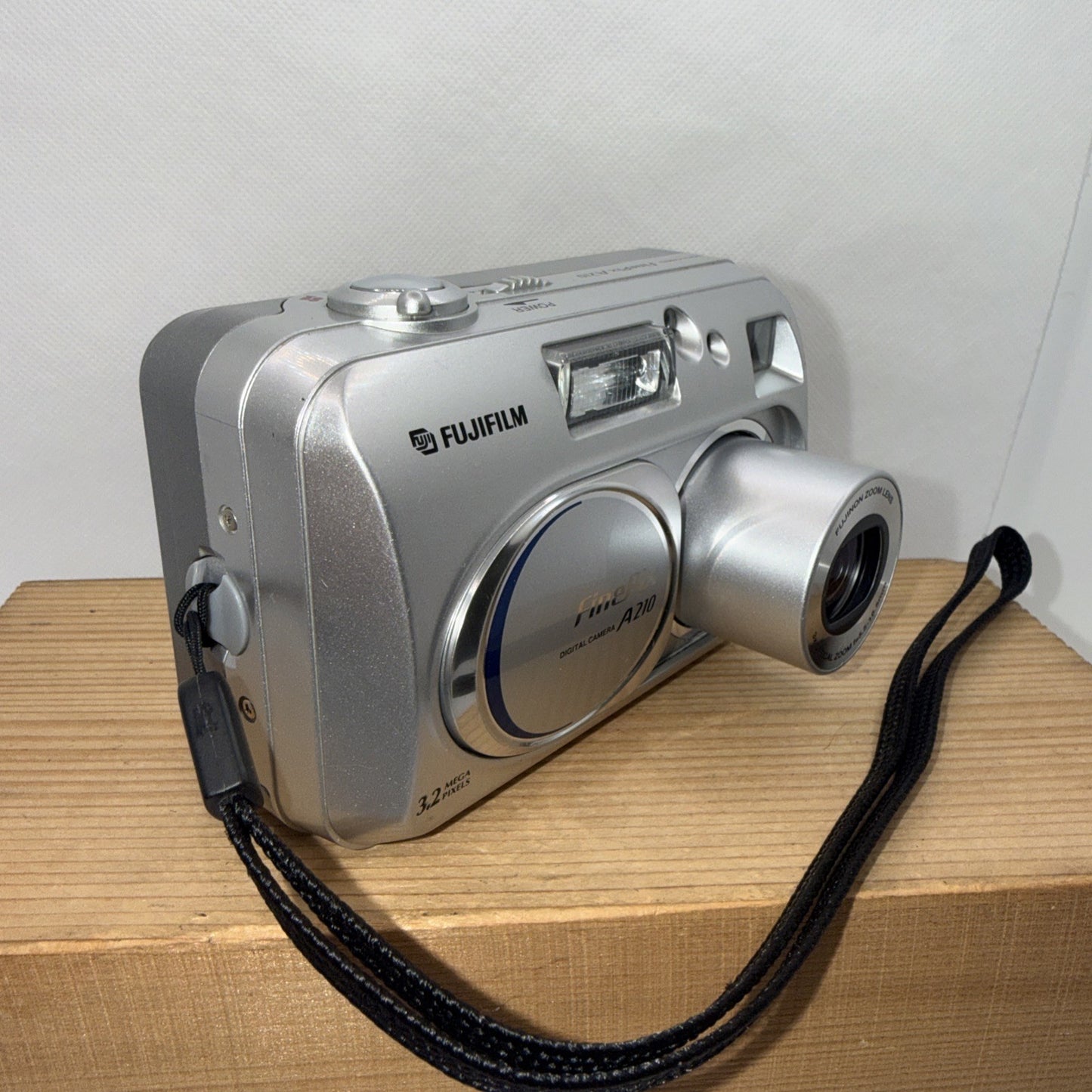 Fujifilm FinePix A210 3.2MP Digital Camera Tested Working + XD Card And Reader