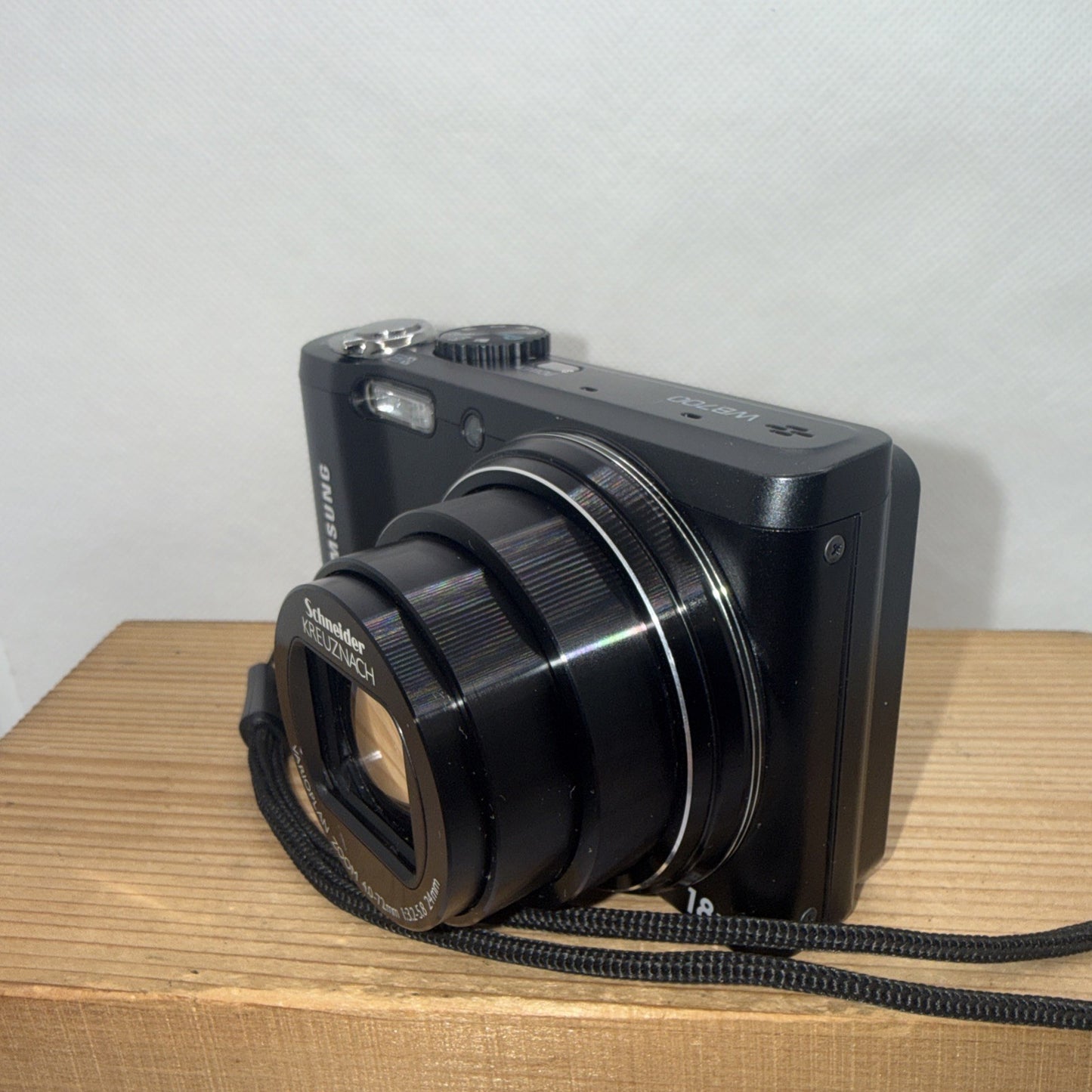 Samsung WB700 14.2MP Digital Camera Tested Working + Charger Battery 4GB SD
