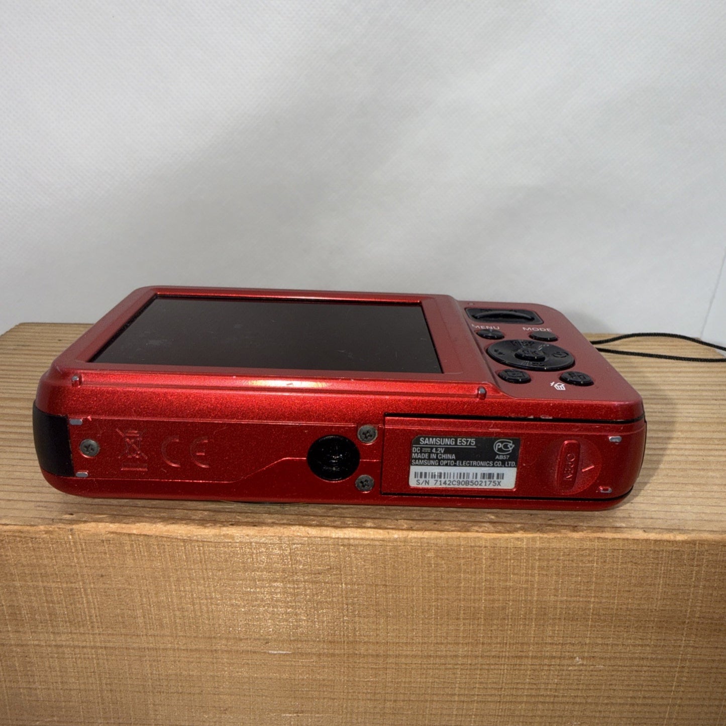 Samsung ES75 14.2MP Digital Camera Red Tested + Charger Battery 4GB SD Card