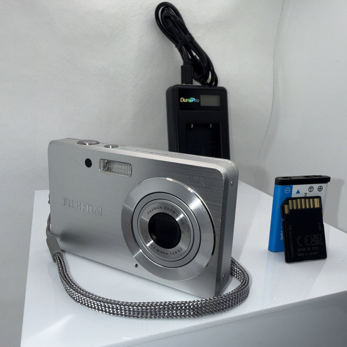 Fujifilm FinePix J10 8.2MP Digital Camera + Charger Battery 8GB SD Card Working