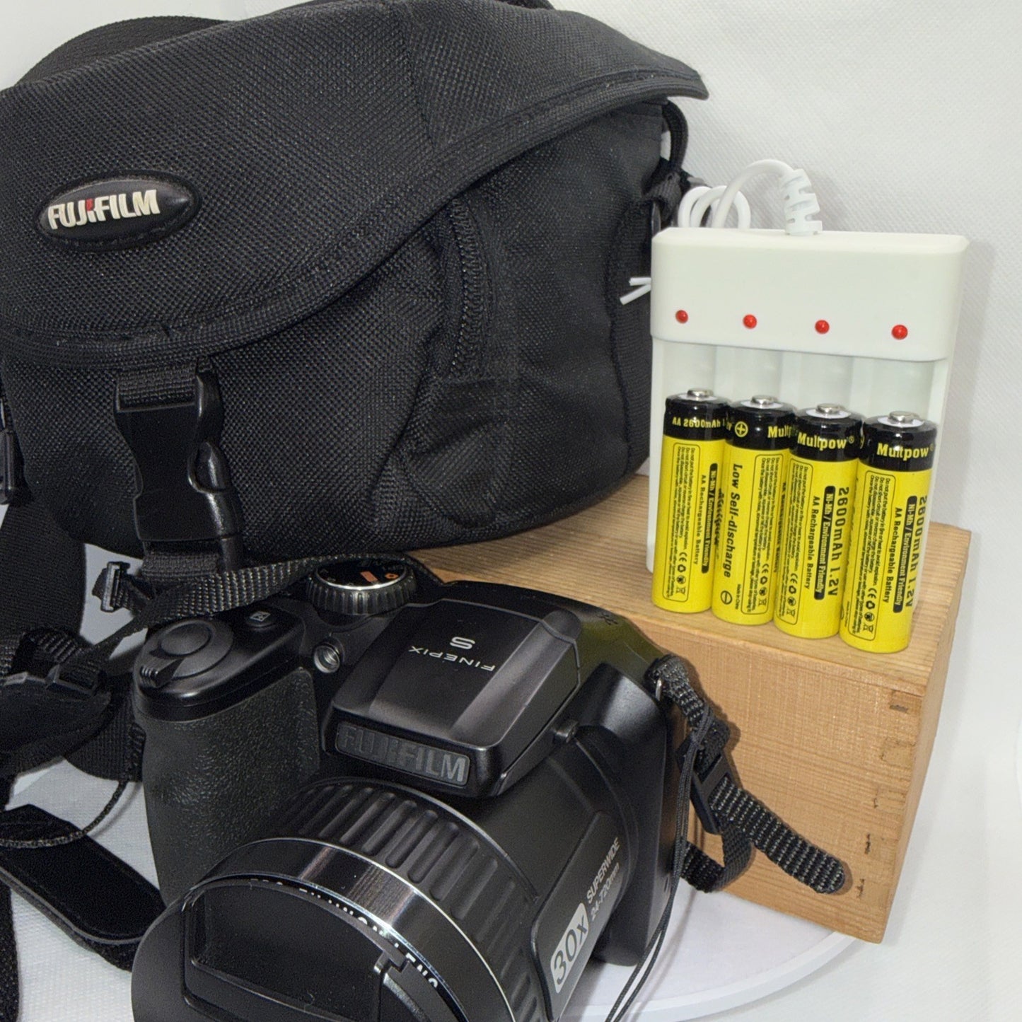 Fujifilm Finepix S4800 16MP Bridge Camera + Batteries Charger Bag 16GB SD VGC