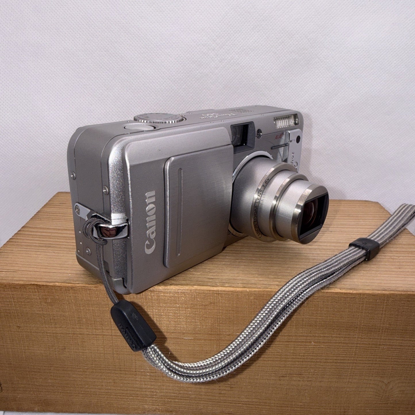 Canon PowerShot S60 Digital Camera 5MP Tested + Charger Battery Memory