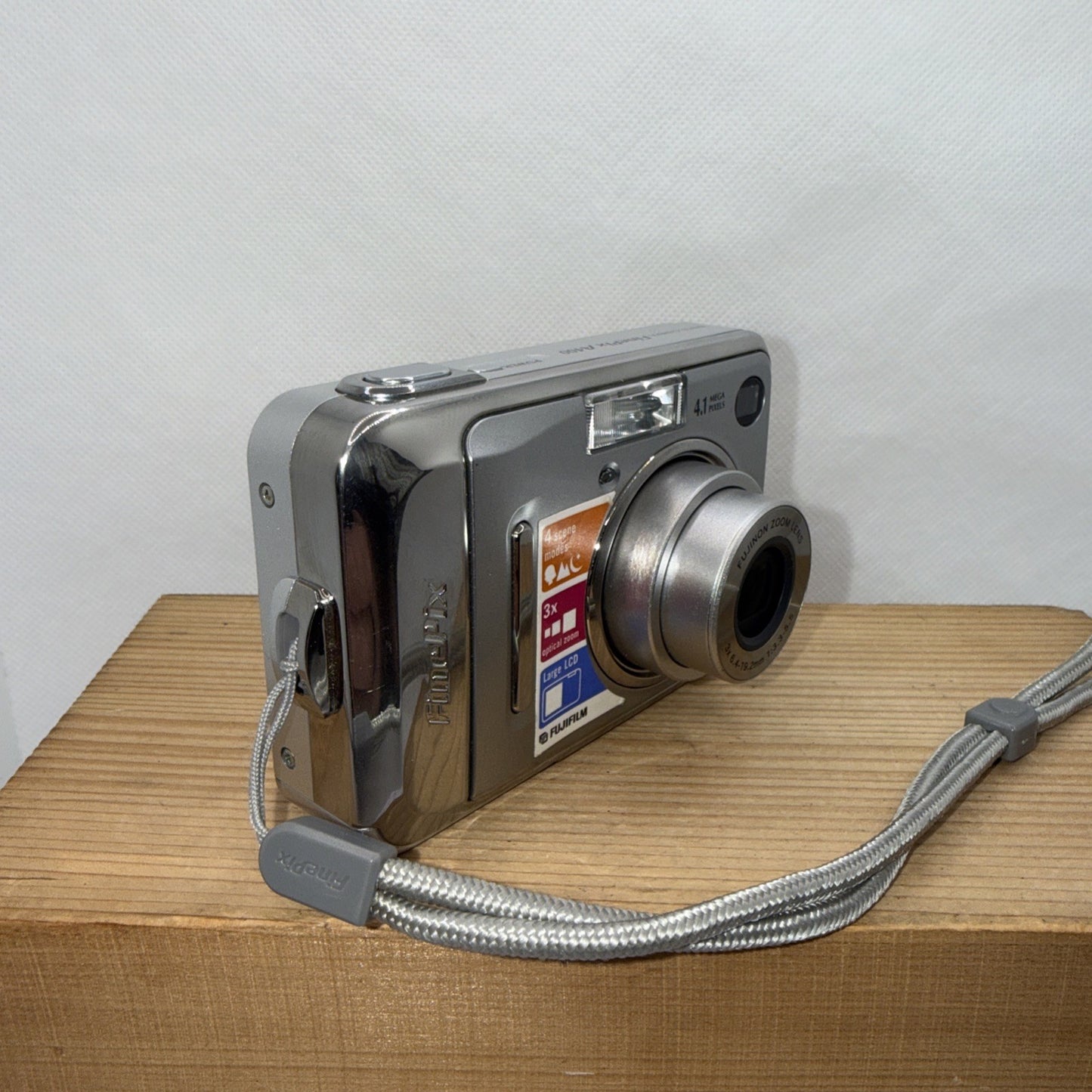 Fujifilm Finepix A400 4.1MP Digital Camera Tested Working + 128MB XD Card