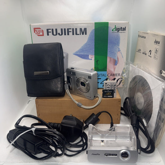 Fujifilm FinePix F440 Digital Camera 4MP *Working But Read Description* Retro0