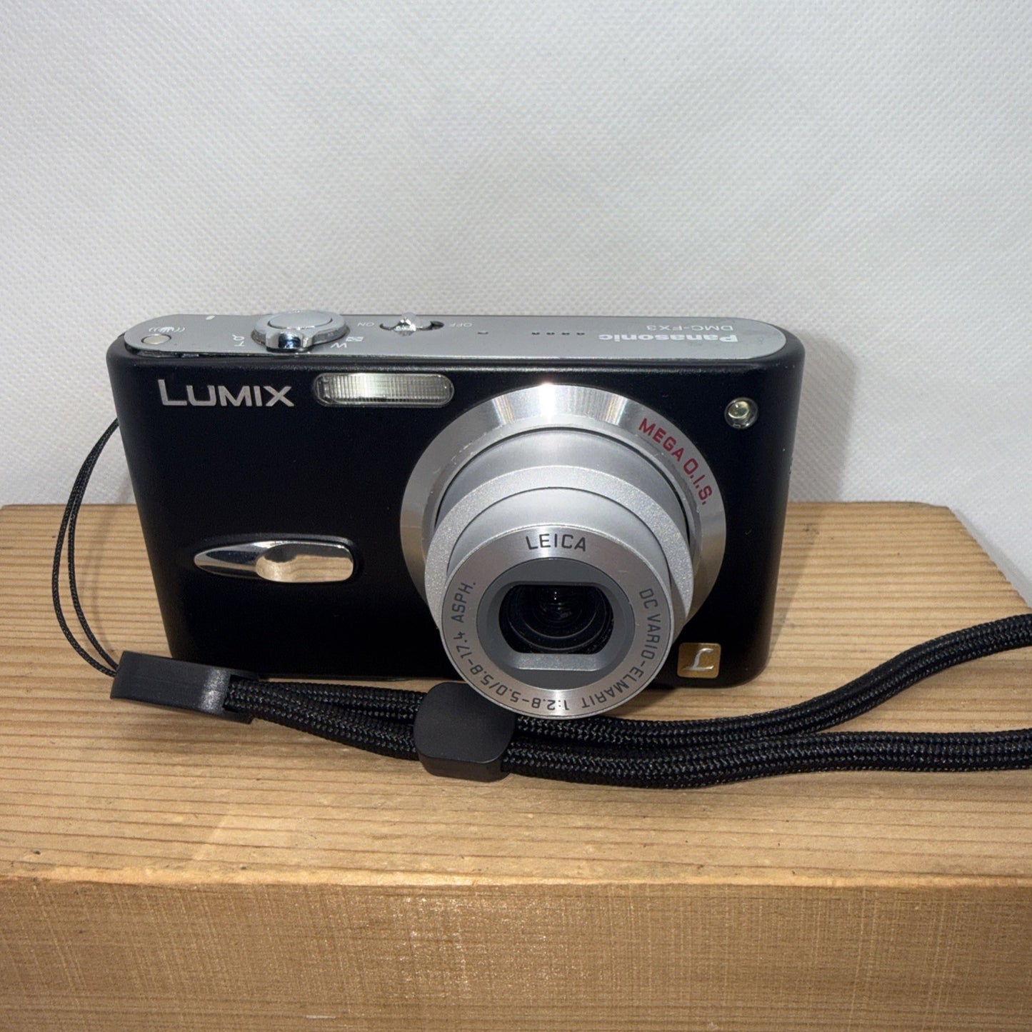 Panasonic Lumix DMC-FX33 Digital Camera 8.1MP Tested + Charger Battery 4GB SD