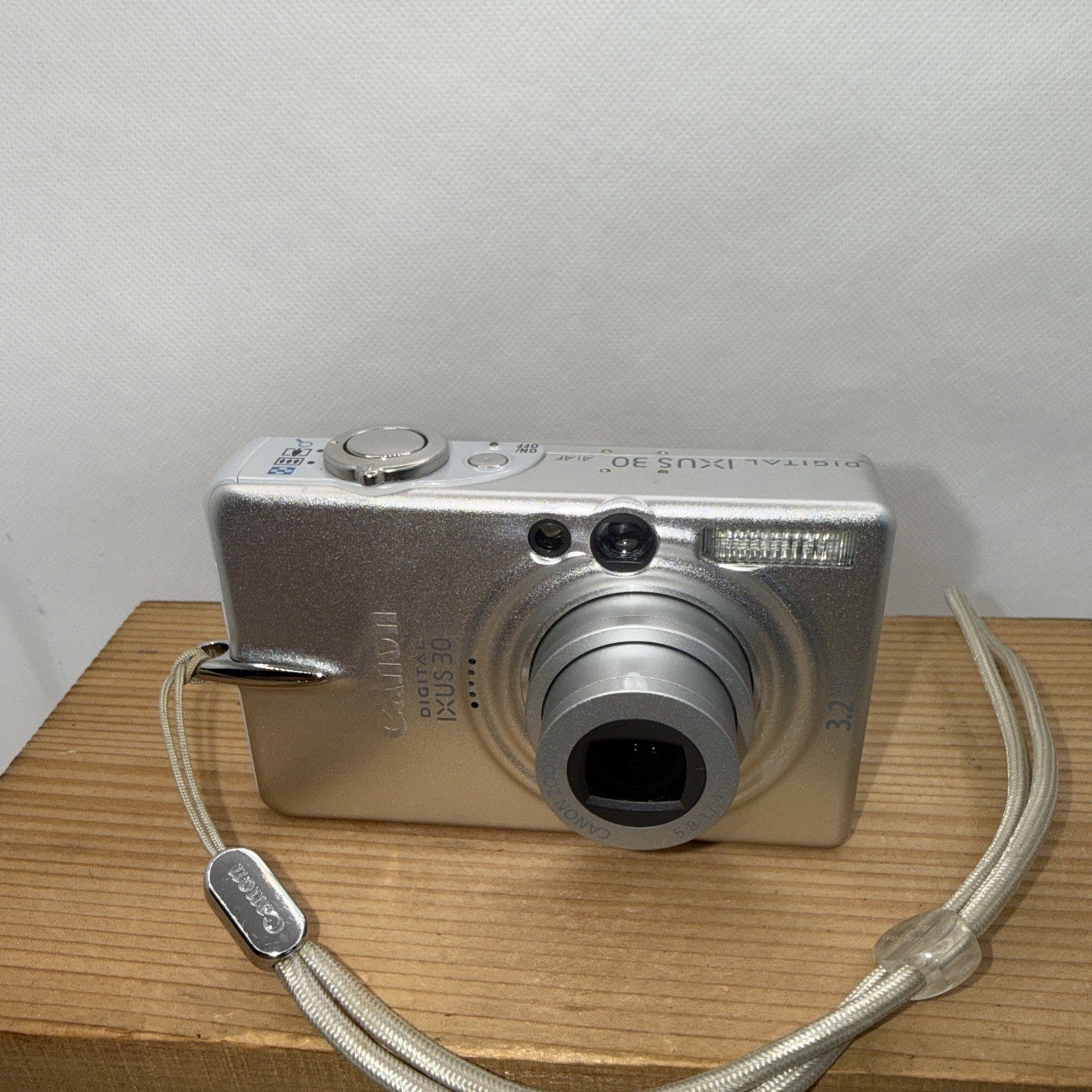 Canon Digital Camera IXUS 30 3.2MP Tested Boxed Plus Charger Battery Case SD VGC2