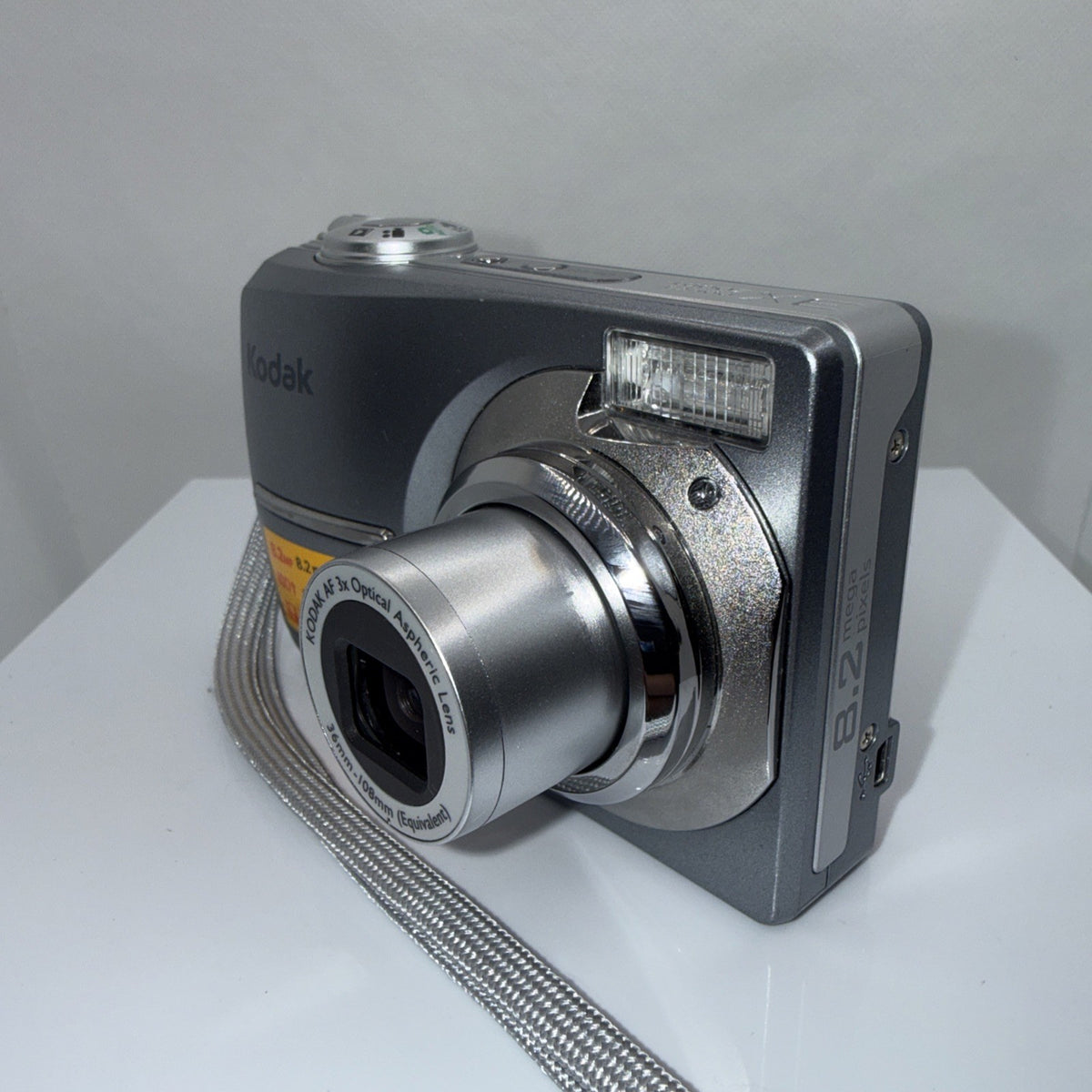 Digital Camera Kodak EasyShare C813 8.2MP Tested + Charger Batteries 2GB SD Card