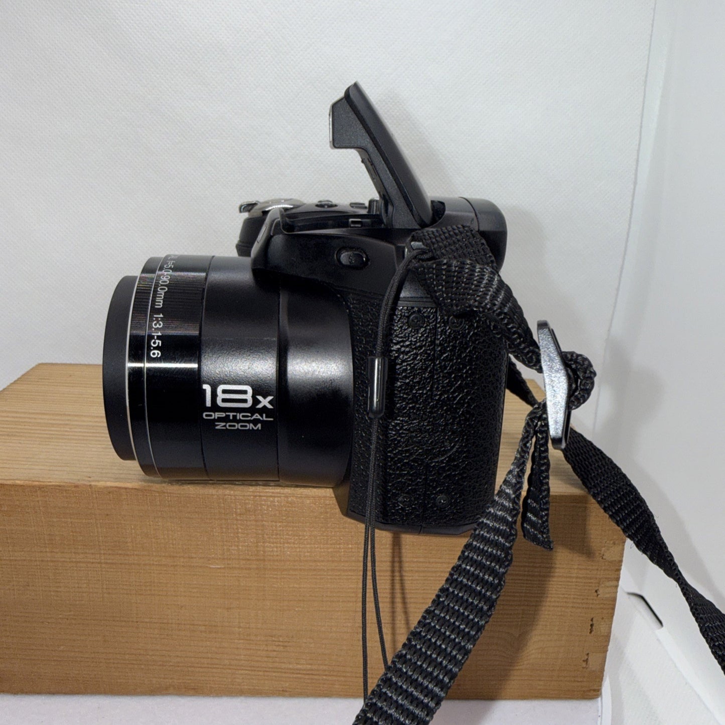 Fujifilm FinePix S Series S2980 Digital Camera 14MP Tested Working + 4GB SD