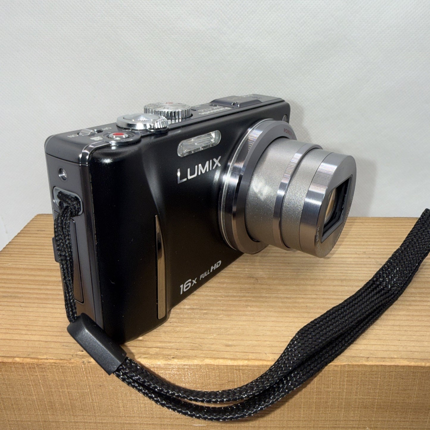 Panasonic Lumix DMC-TZ20 14.1MP Digital Camera Tested + Charger Battery 4GB Case