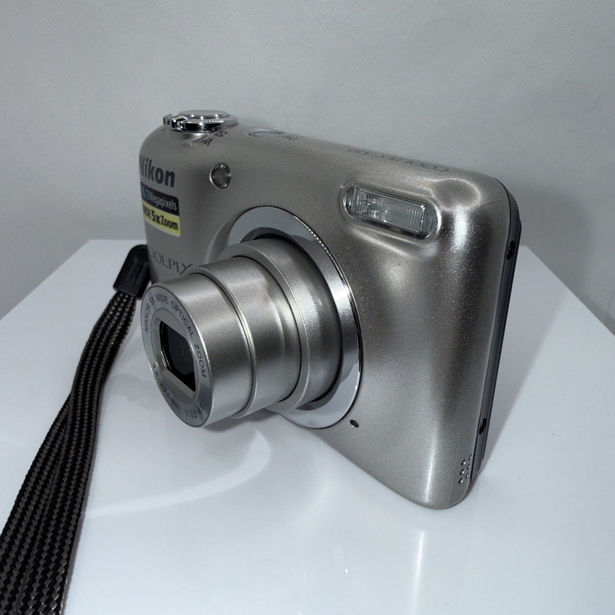 Nikon Coolpix A10 16.1MP Digital Camera Tested Full Kit Charger Batteries 4GB SD