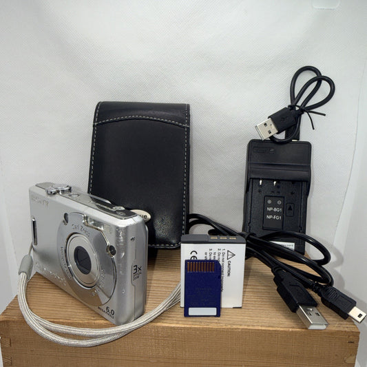 Sony Cyber-shot DSC-W30 6MP Digital Camera Tested + Charger Memory Card & Case