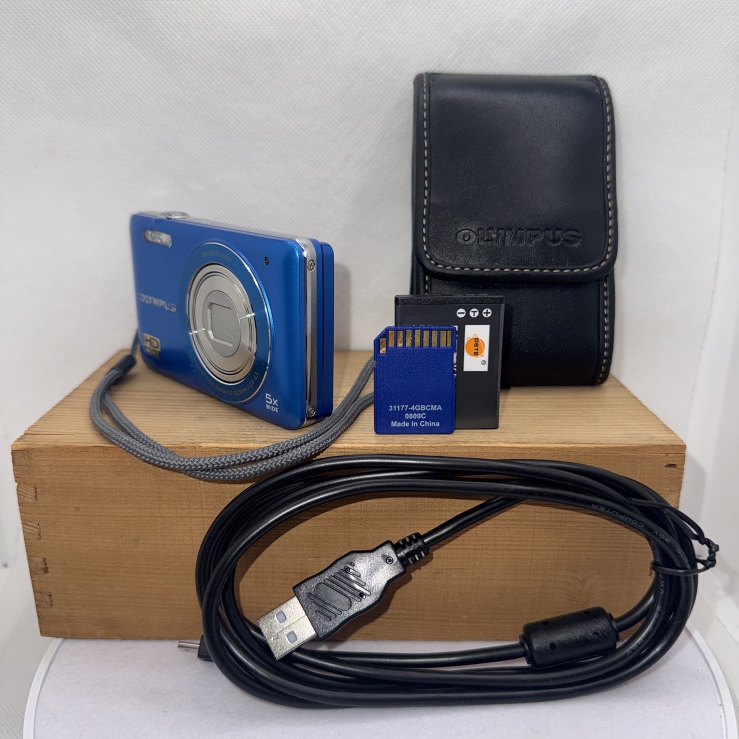 Olympus VG-120 14.0MP Digital Camera Tested + Charger Battery Case 4GB SD Card