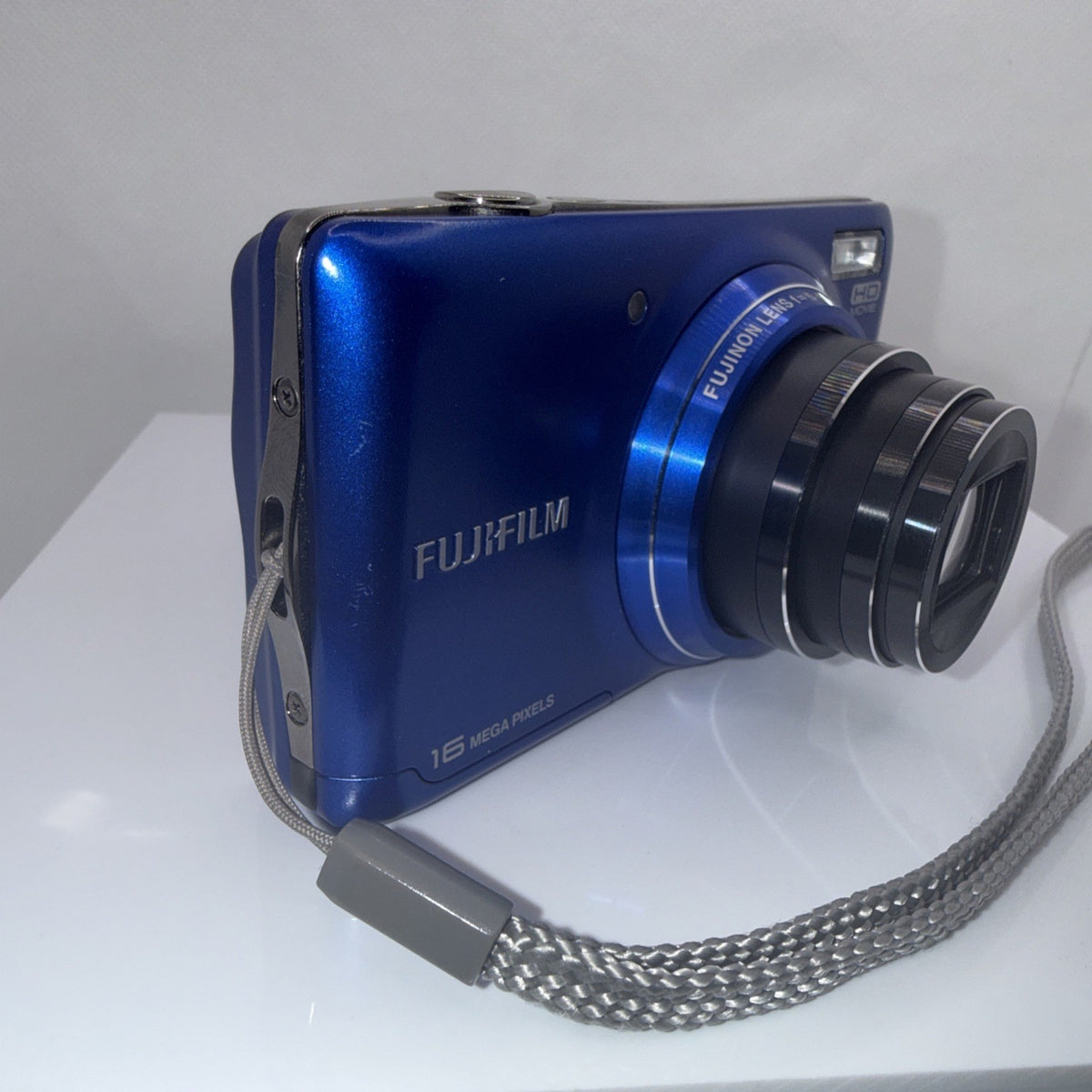 Fujifilm T400 16MP Digital Camera HD Tested Working + Charger Battery 4GB