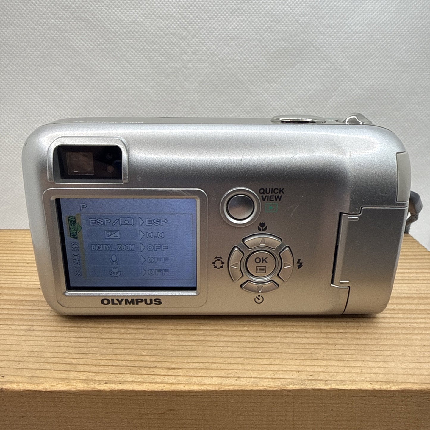 Olympus D-575 Zoom 3.2MP Digital Camera Tested + Memory Card USB Cable Case