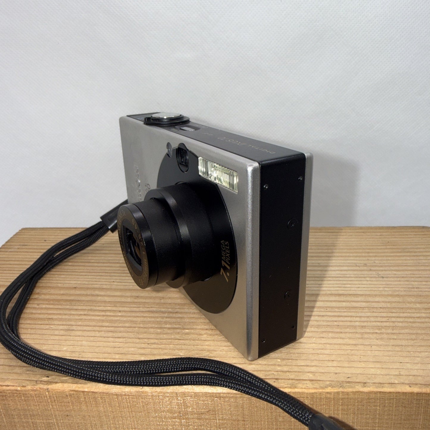 Canon IXUS 70 7.1MP Digital Camera Tested *Minor Screen Issue* + Accessories