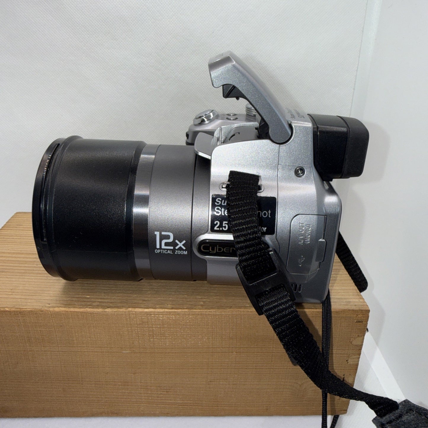 Sony Cyber-shot DSC-H1 5.1MP Digital Bridge Camera Tested Plus Accessories