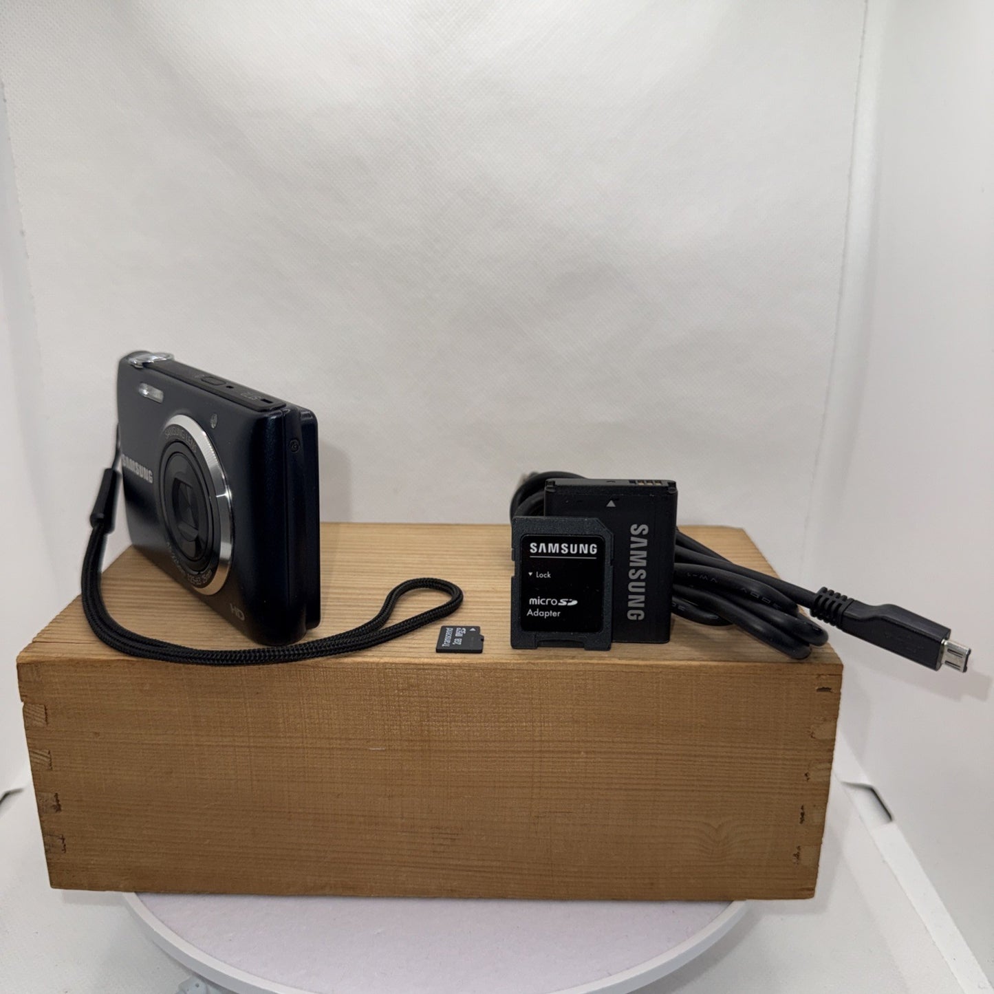 Samsung ST72 16MP Digital Camera Tested Working + Charger Battery 2GB SD Card