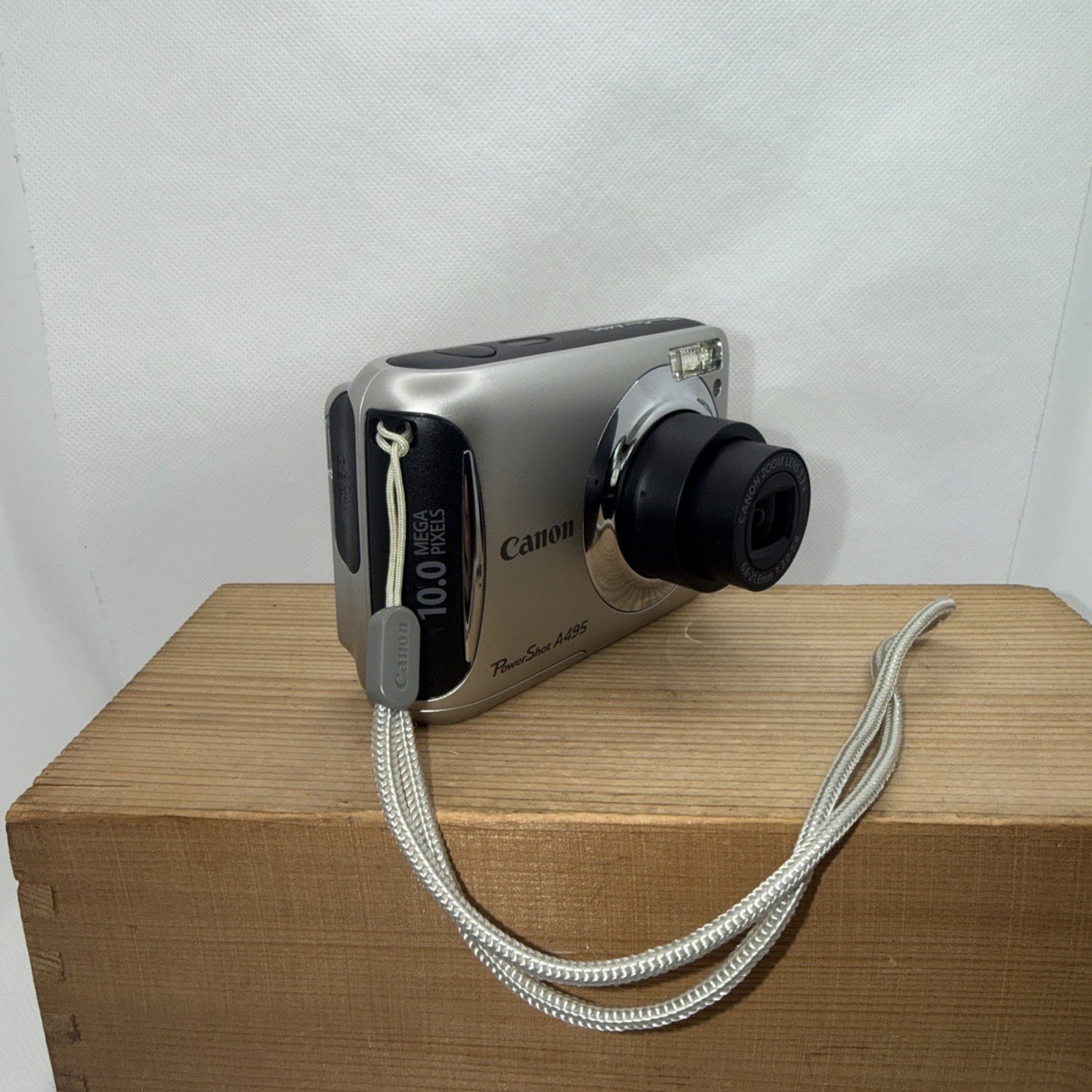 Canon PowerShot A495 10.0MP Digital Camera Boxed + 4GB SD Card - Mint Condition