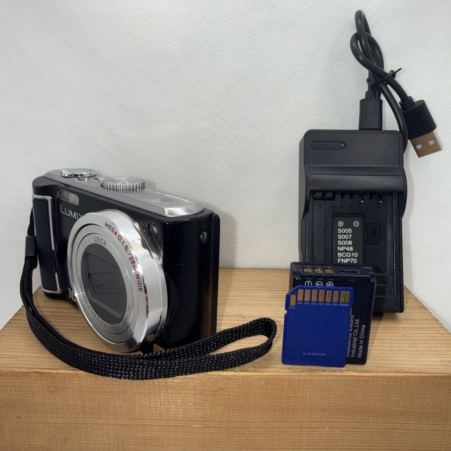 Panasonic LUMIX DMC-TZ5 9MP Digital Camera Tested + Charger Battery 16GB SD