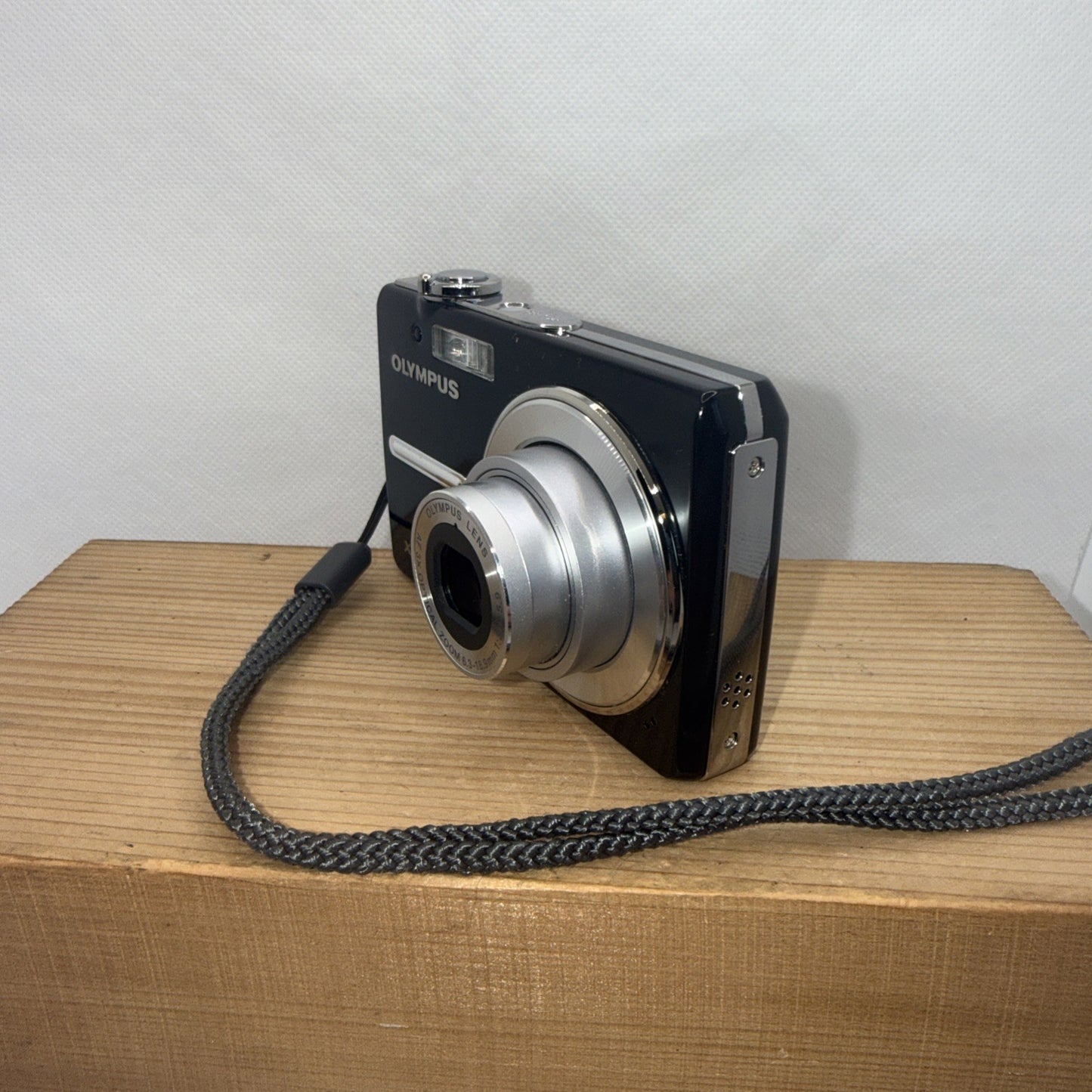 Olympus X-820 Compact 8MP Digital Camera Tested + Charger Battery 1GB XD Card