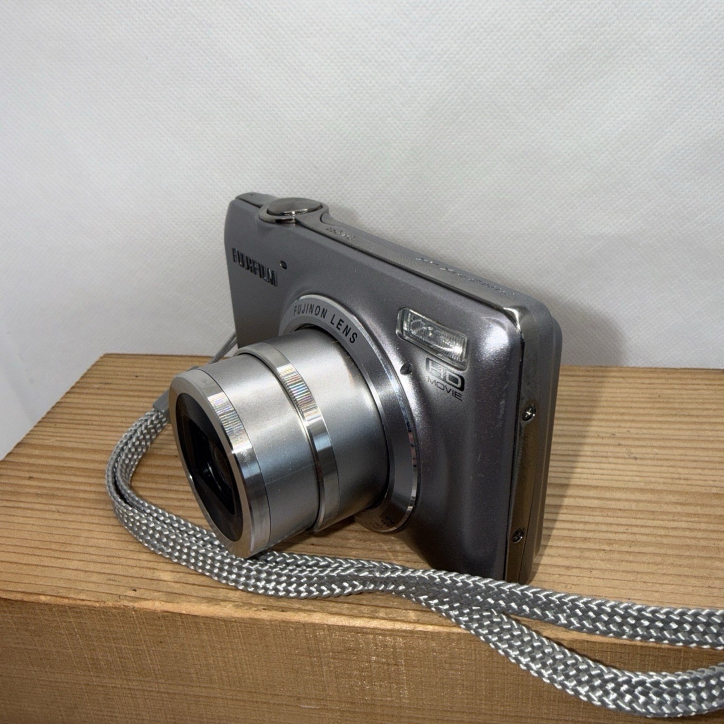 Fujifilm JX370 Digital Camera 14MP Tested Working + Charger Battery 4GB SD Card