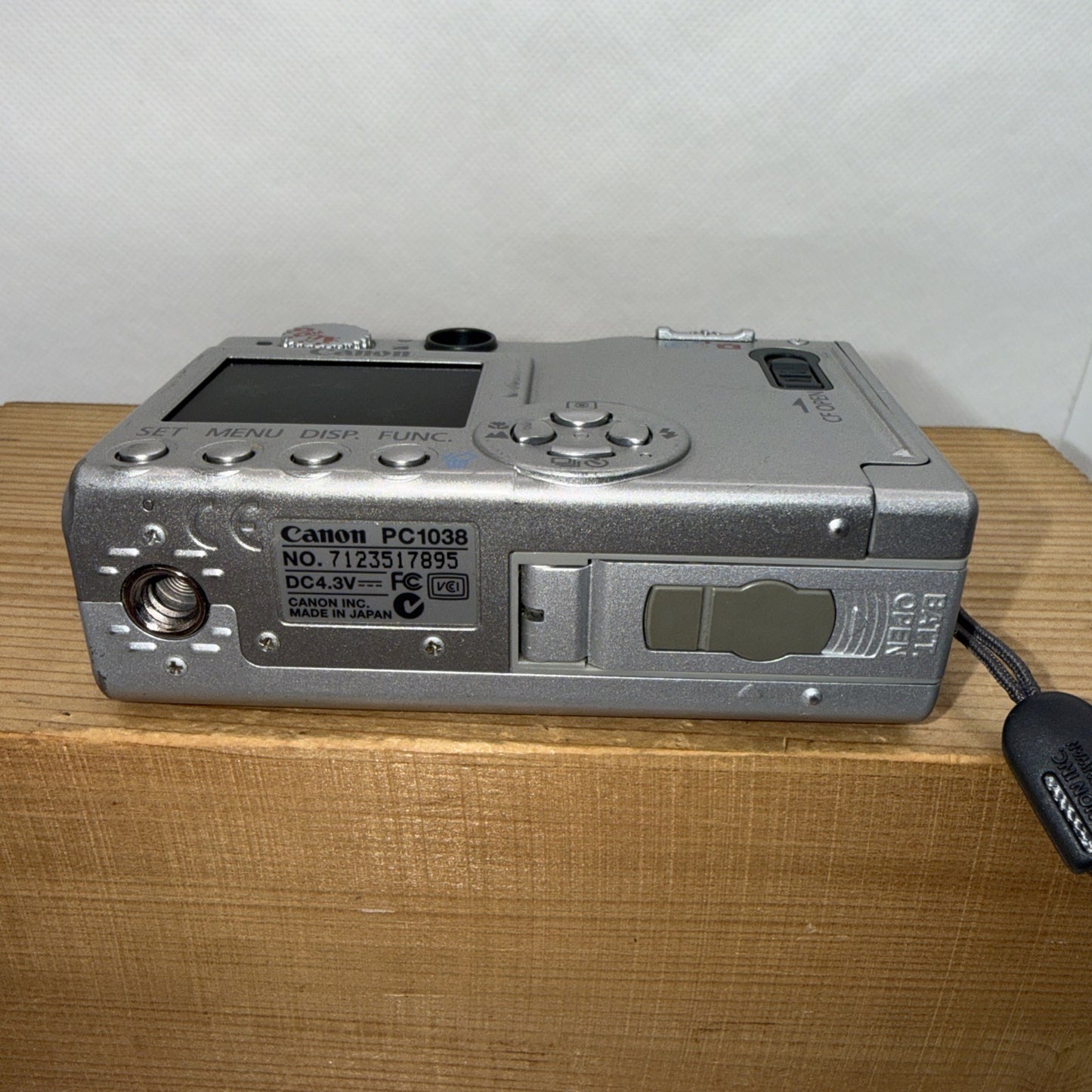 Retro Canon Powershot S400 Digital ELPH 4MP Digital Camera Tested + Accessories