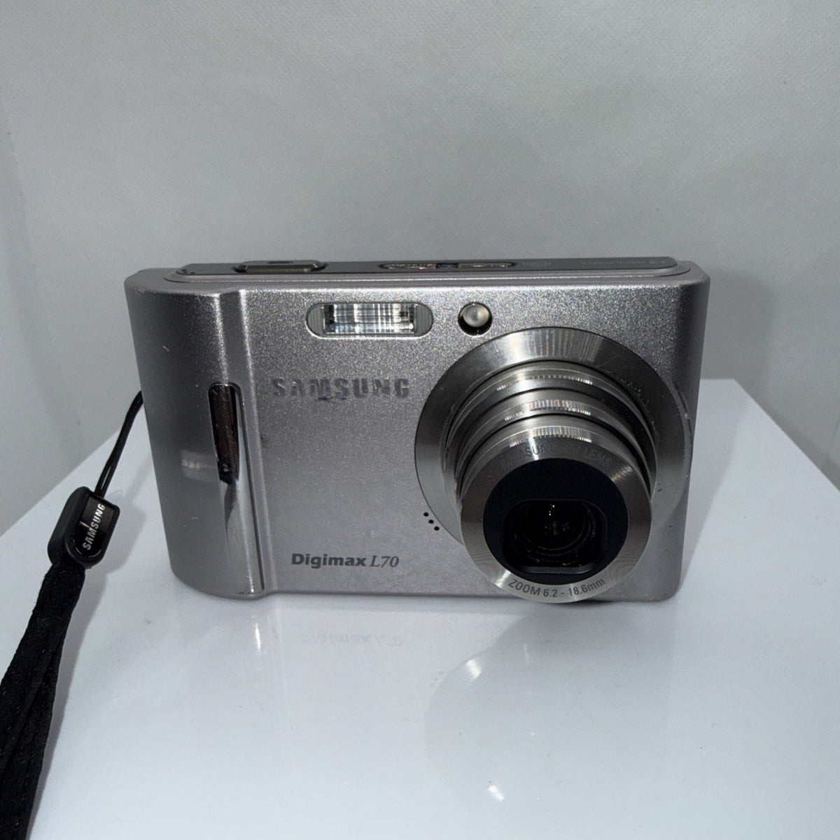 Samsung Digimax L70 7.2MP Digital Camera Tested + Charger Battery 2GB SD Case
