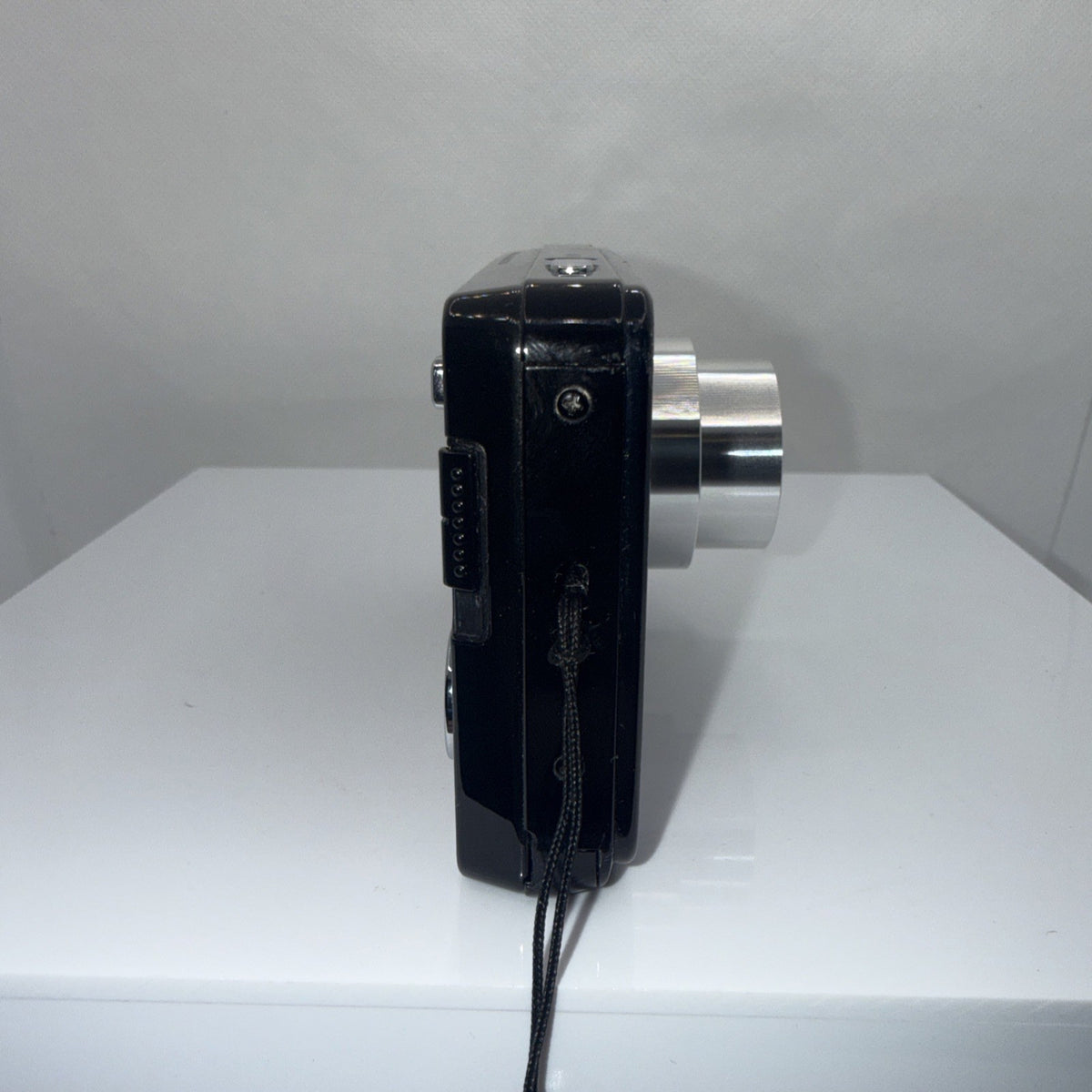 Sony Cyber-shot DSC-W560 Digital 14.1MP Camera Working + Charger Battery 8GB SD