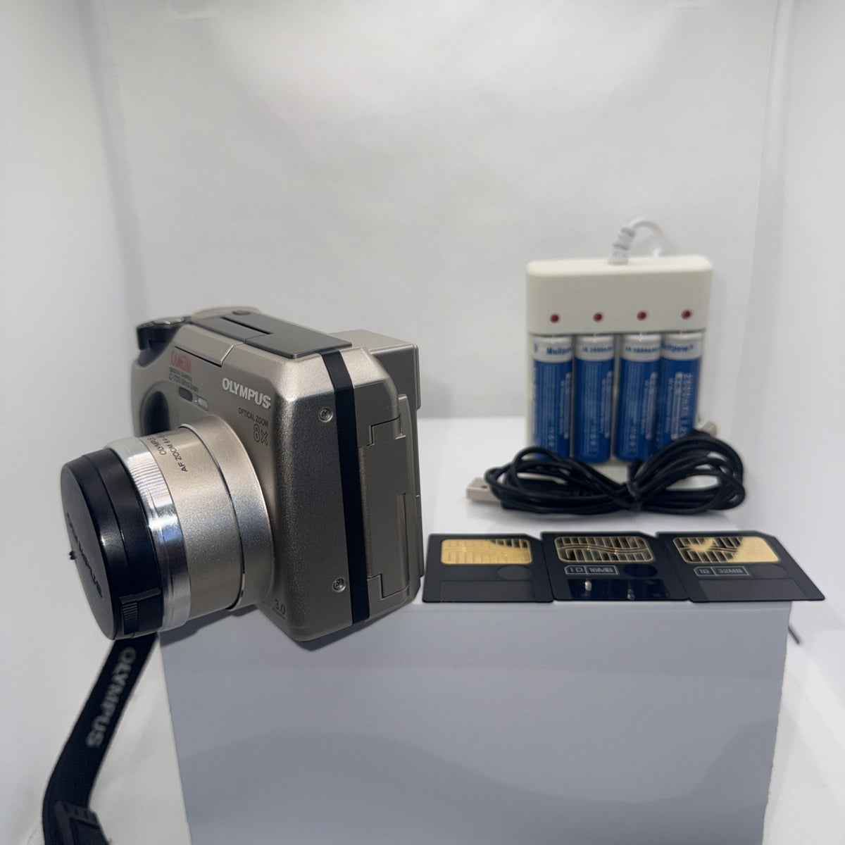 Digital Camera Olympus Camedia C-720 3MP 100% Tested + Charger Batteries Memory