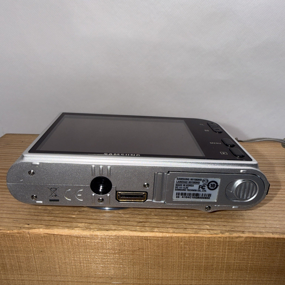Samsung NV100 HD 14.7MP Digital Camera Touchscreen Tested + Accessories Retro