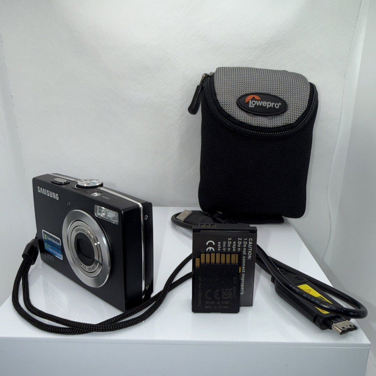 Digital Camera Samsung L100 8.2MP Tested Full Kit Charger Battery 4GB SD Case