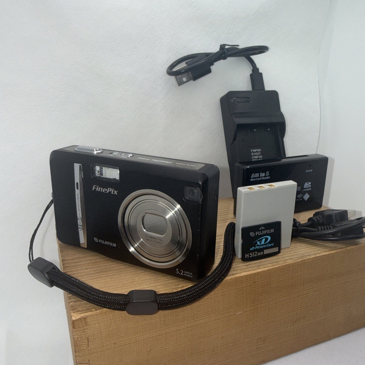 Fujifilm FinePix F455 Digital Camera 5.2MP Tested + Charger Battery Memory Card