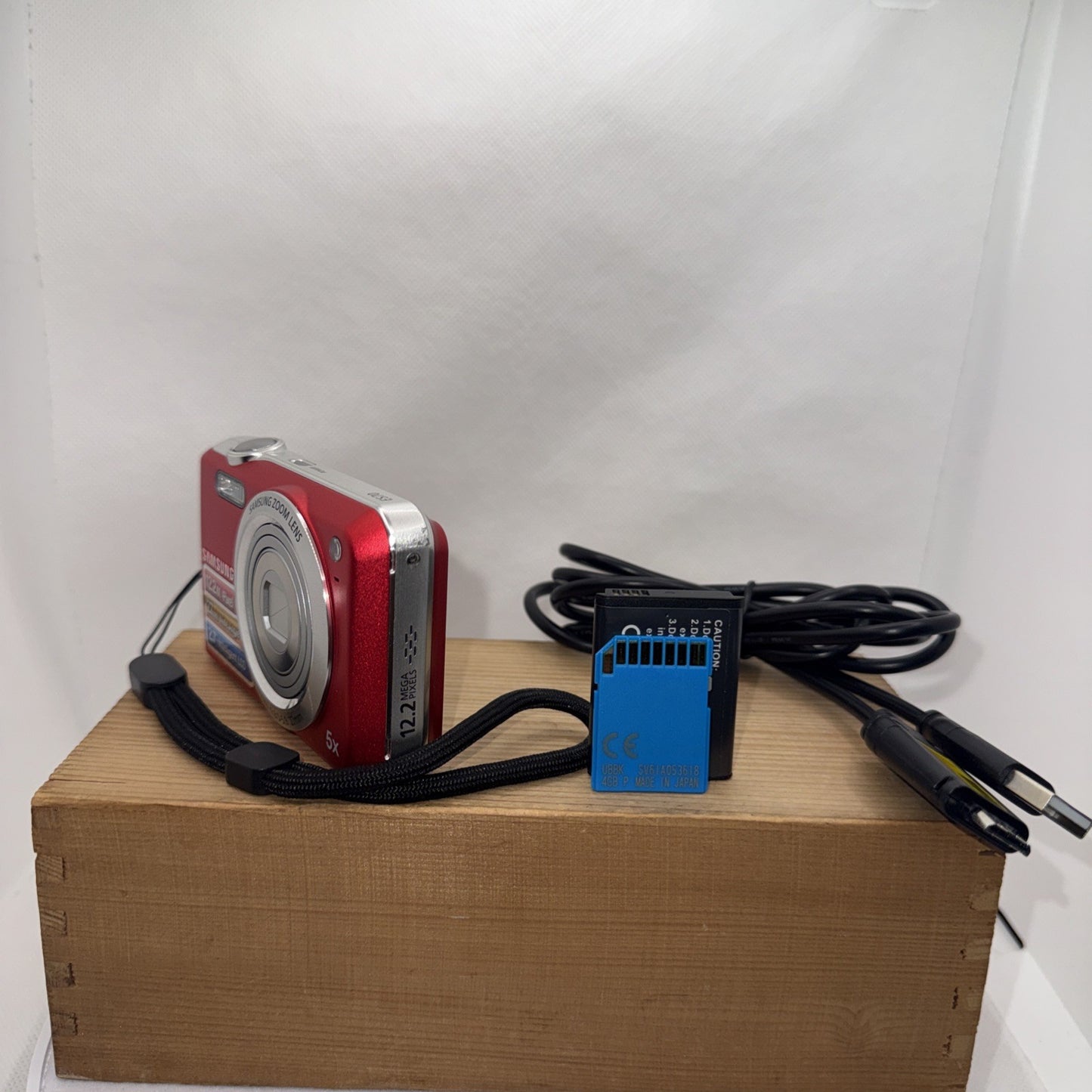 Samsung ES70 12.2MP Digital Camera Red Tested Working  + Charger Battery 4GB SD