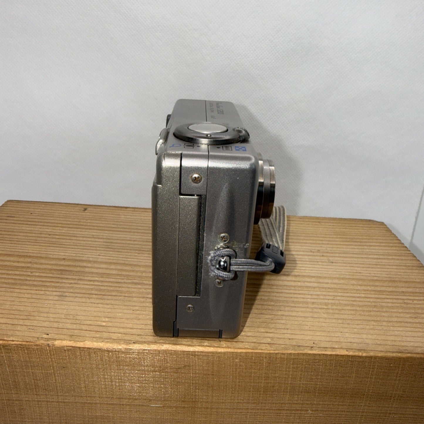 Canon PowerShot S200 Digital Camera 2MP Tested + Charger Battery Memory Retro