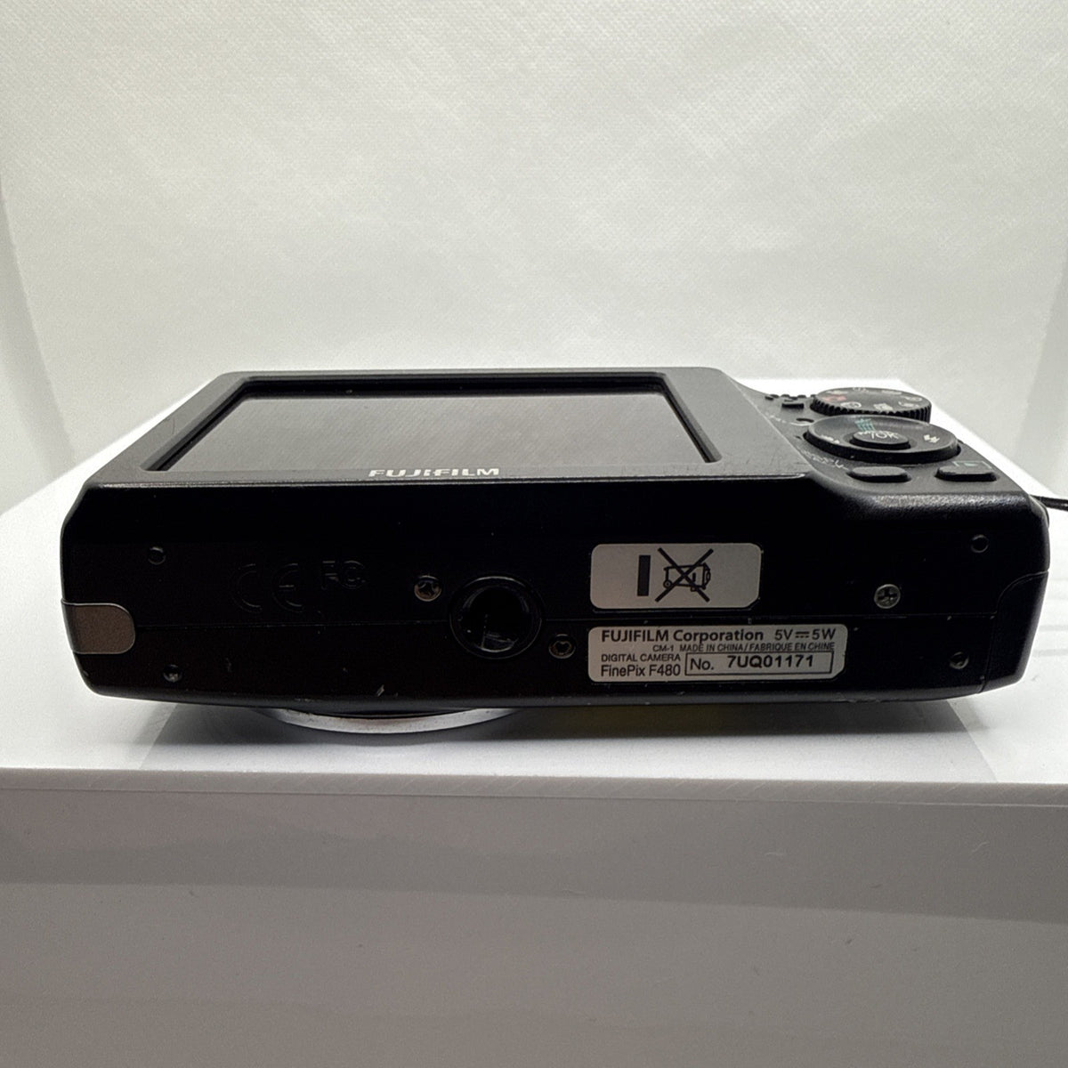 Fujifilm FinePix F480 Digital Camera 8.2MP Tested + Charger Battery Memory
