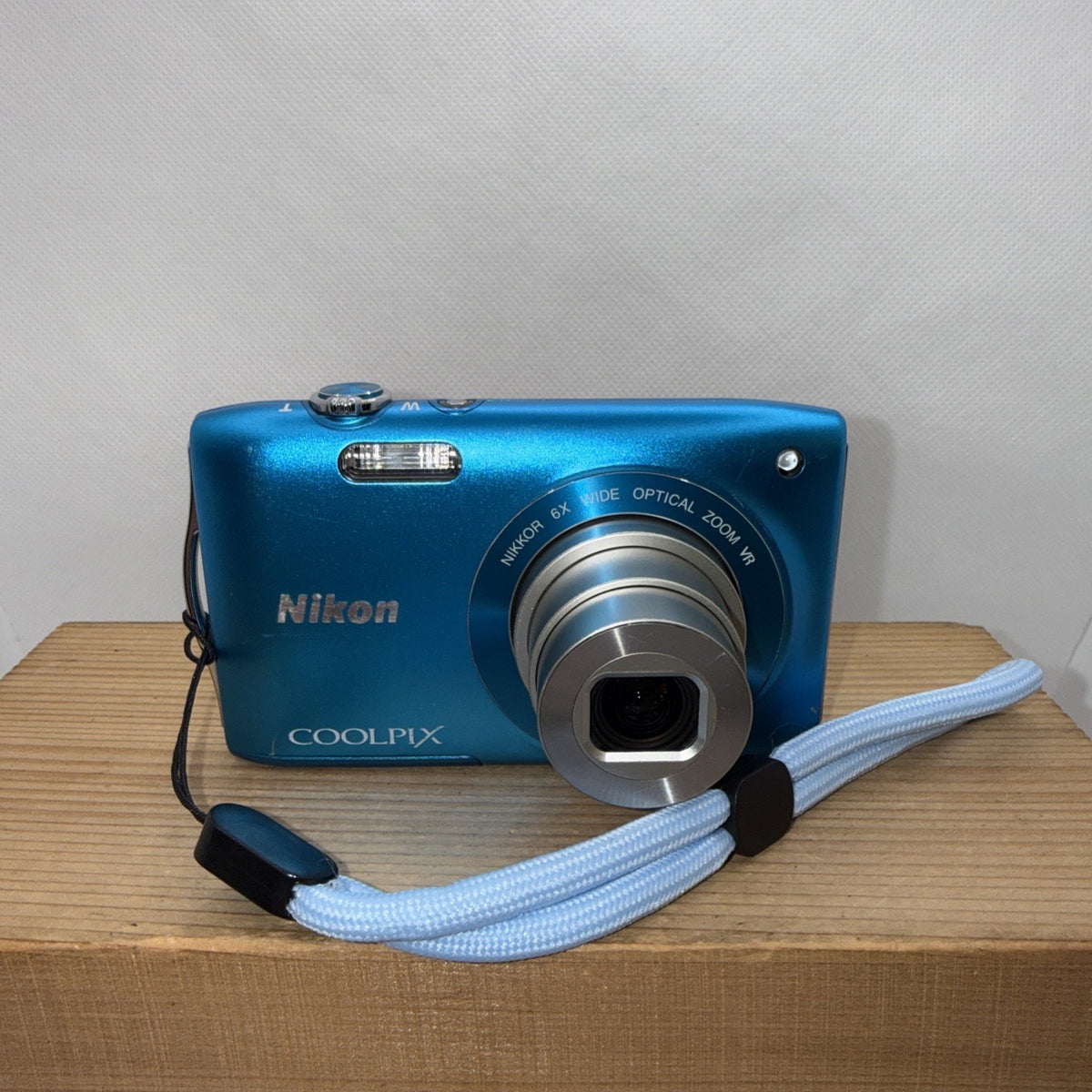 Nikon Coolpix S3300 16MP Digital Camera Tested Working + Charger Battery 4GB SD