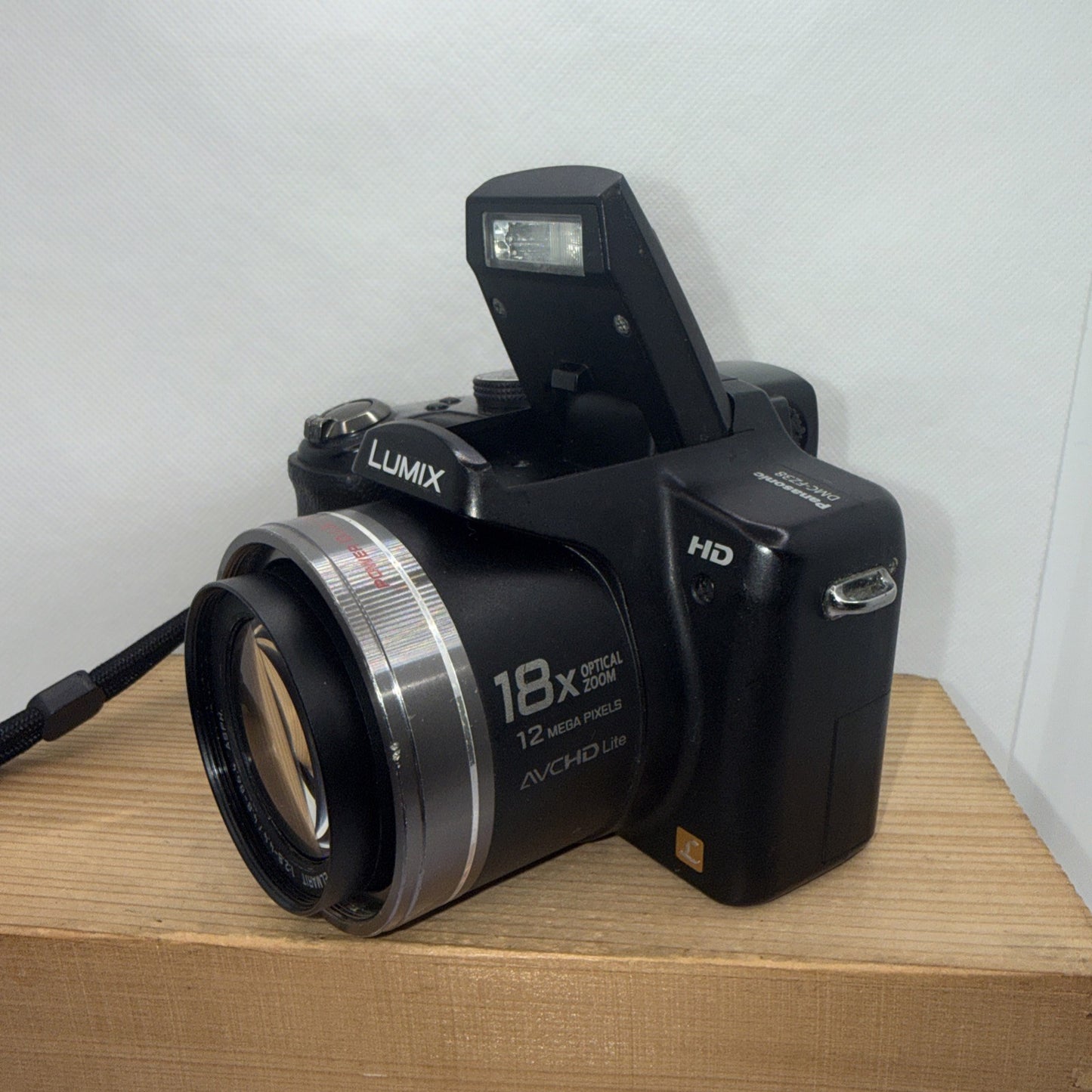 Panasonic LUMIX DMC-FZ38 12MP Digital Bridge Camera Tested + Accessories