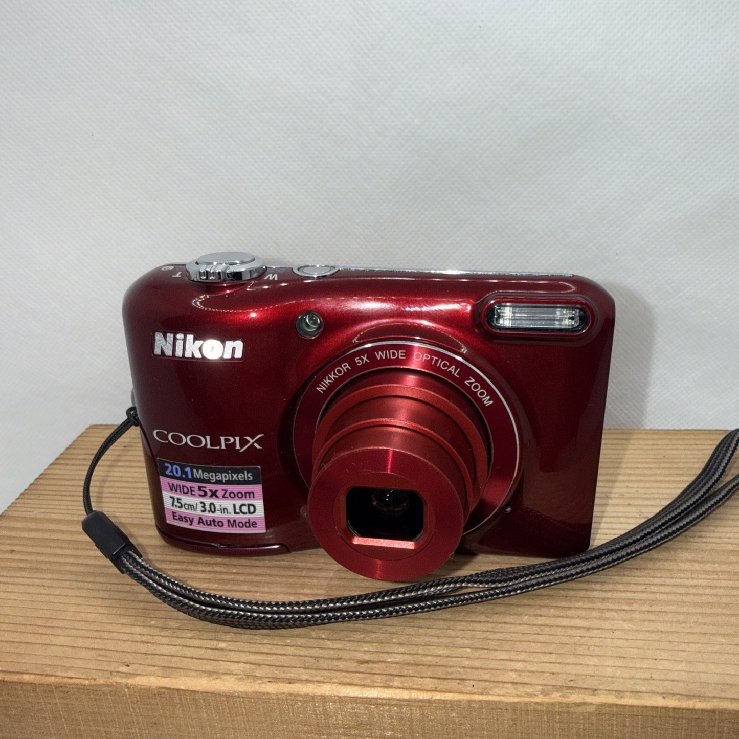 Nikon L28 Digital Camera 20.1MP Tested *Minor issue* + Charger Batteries 4GB SD