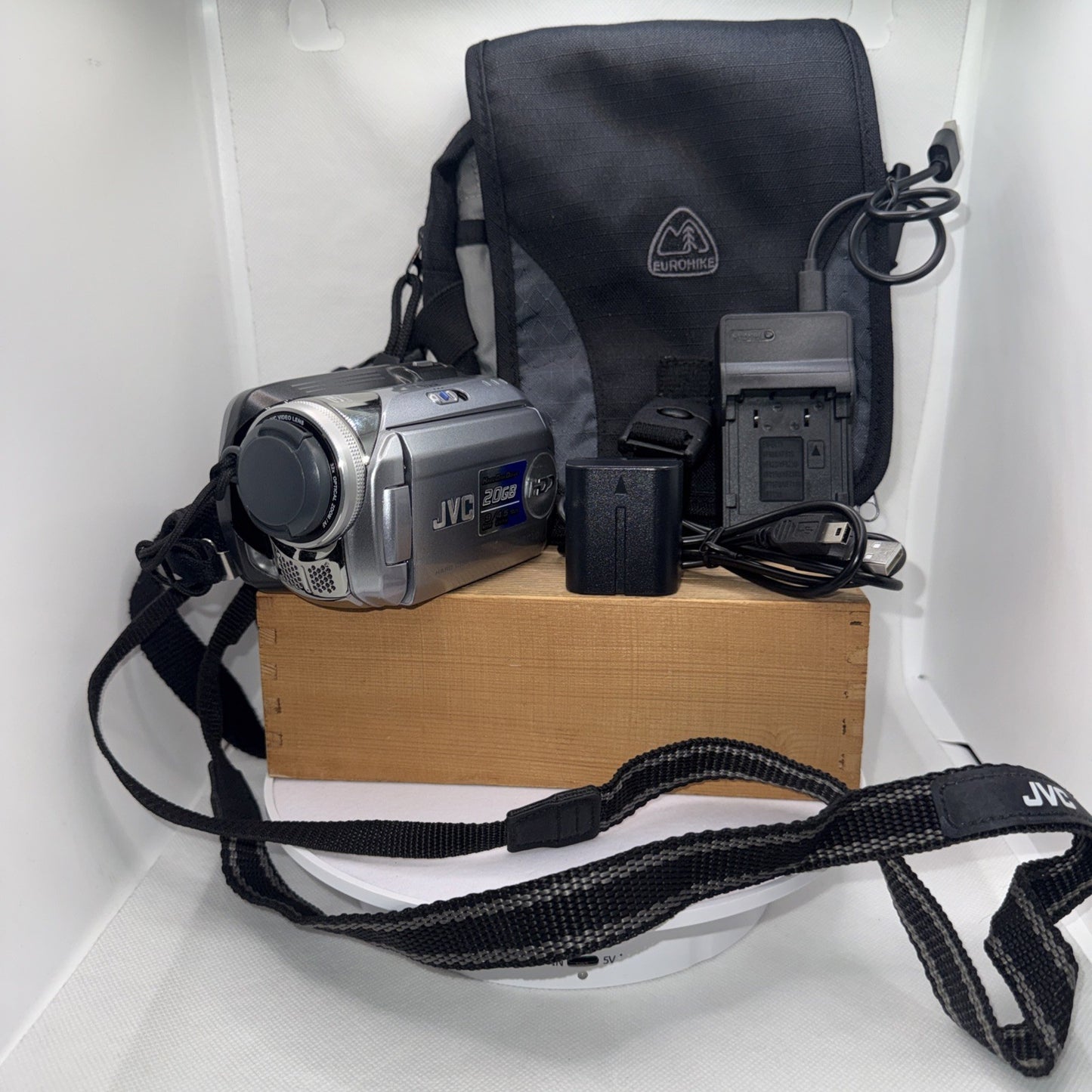JVC Everio Gz-Mg21ek 20GB Hdd Camcorder + Charger Battery Usb Cable & Camera Bag
