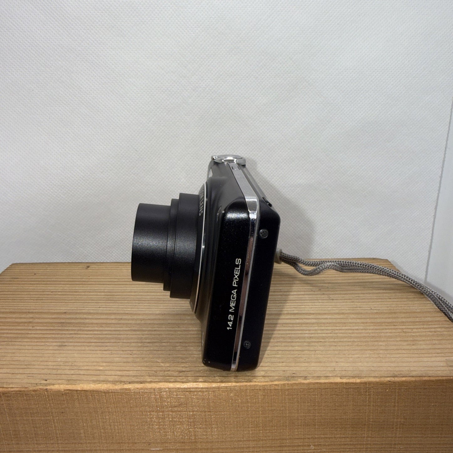 Samsung ST67 14.2MP Digital Camera Tested Working + Charger Battery 2GB SD Card