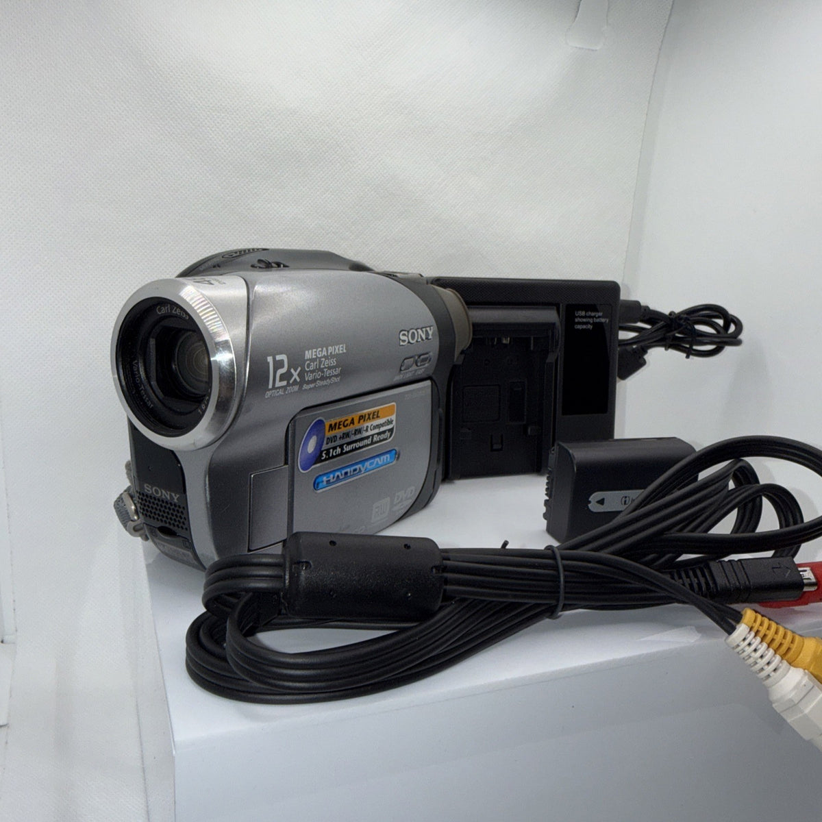 Sony DCR-DVD202E DVD Handycam Tested Working + Battery Charger Video Cable