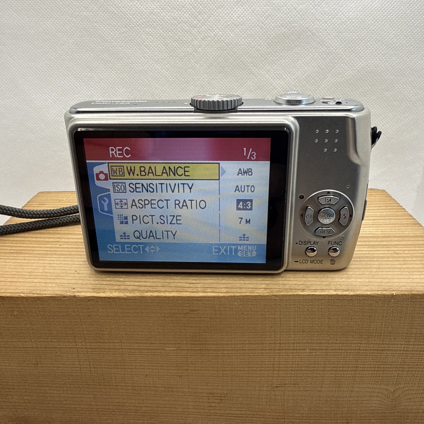 Panasonic LUMIX DMC-TZ3 7.2MP Digital Camera Tested + Charger Battery 4GB SD