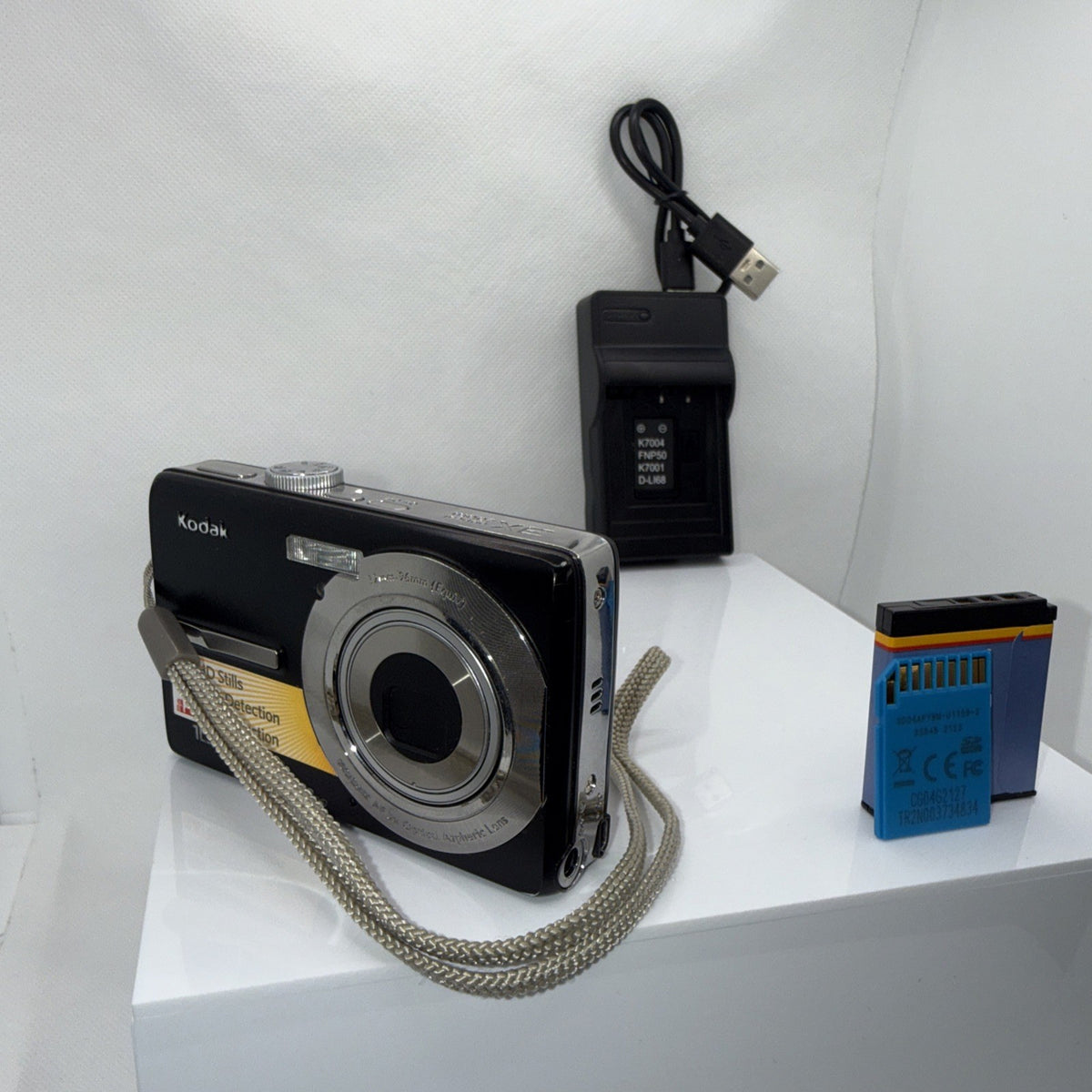 Kodak EasyShare M1063 10.3MP Digital Camera Tested + Charger Battery 4GB SD