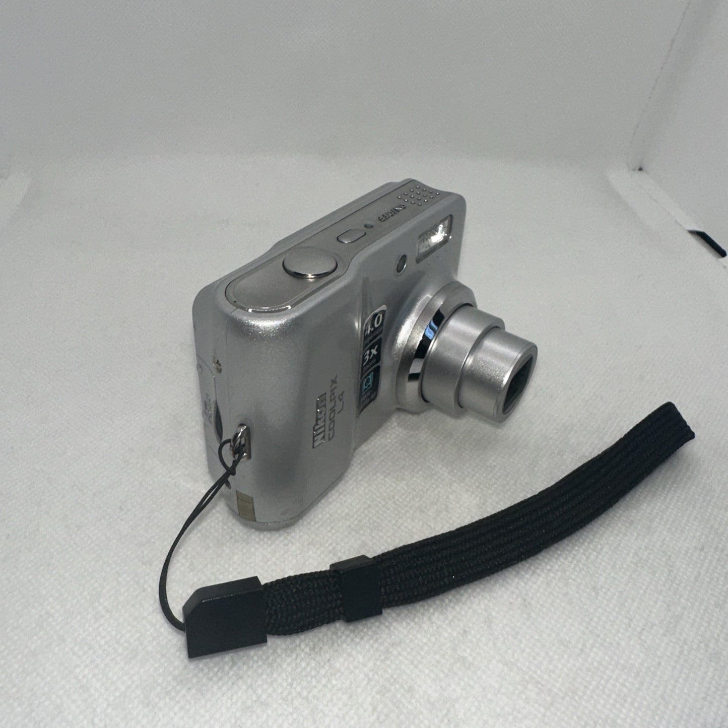 Retro Nikon Coolpix L4 4MP Digital Camera Tested Plus Charger Battery 2GB SD1