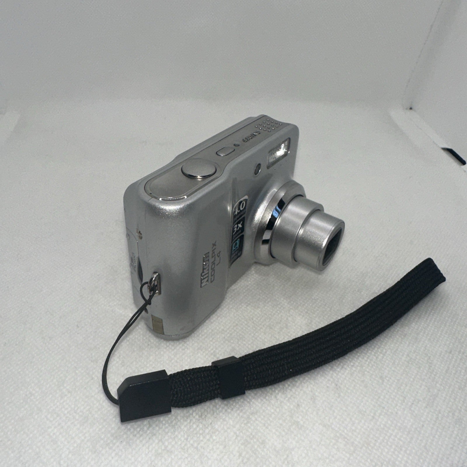 Retro Nikon Coolpix L4 4MP Digital Camera Tested Plus Charger Battery 2GB SD1