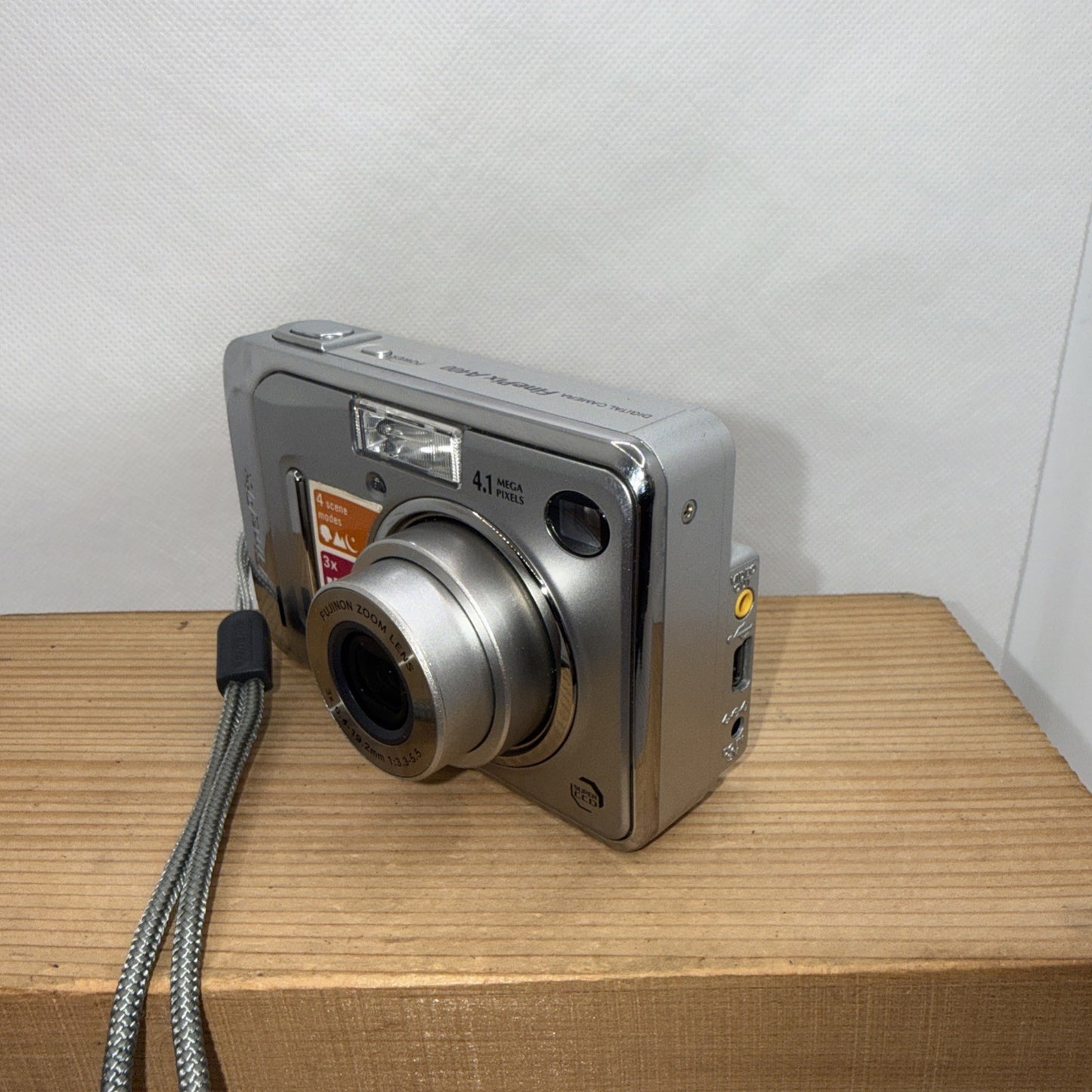 Fujifilm Finepix A400 4.1MP 3x Zoom Digital Camera Tested Working + 256MB XD