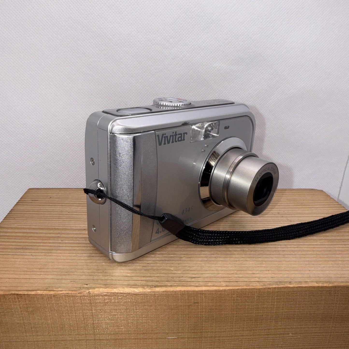 Vivitar Vivicam 4345 4MP Digital Vintage Retro Camera Tested Working + 2GB SD