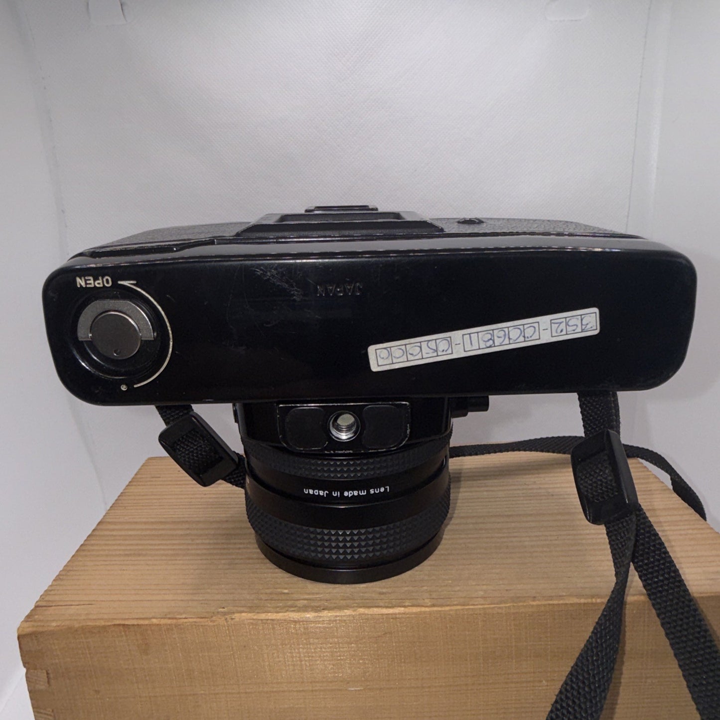 Contax 137 MD Quartz 068248 Camera Carl Zeiss Tested Plus Case - Good Condition