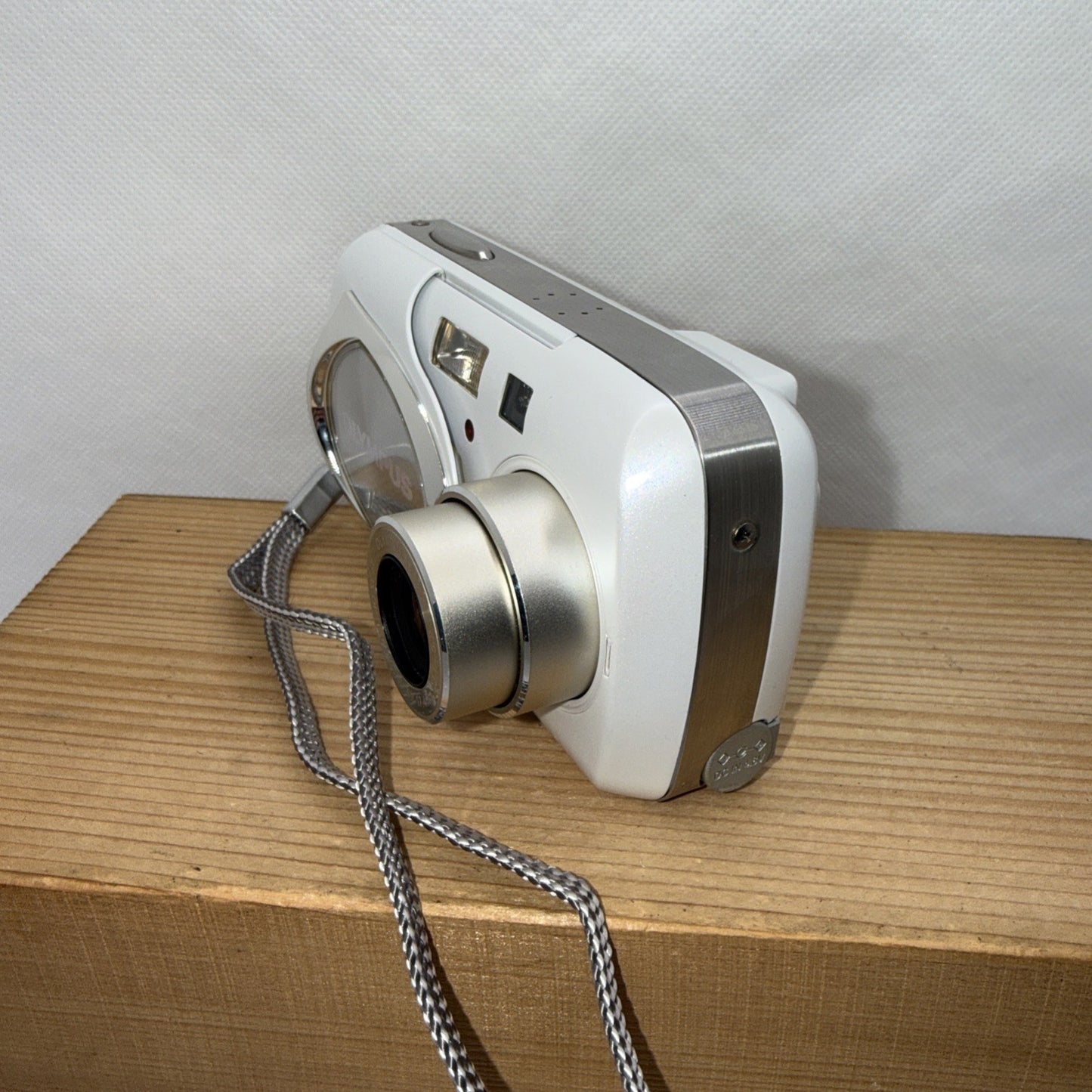Rare White Olympus Mju 410 4MP Digital Camera Tested Charger Battery Memory Case