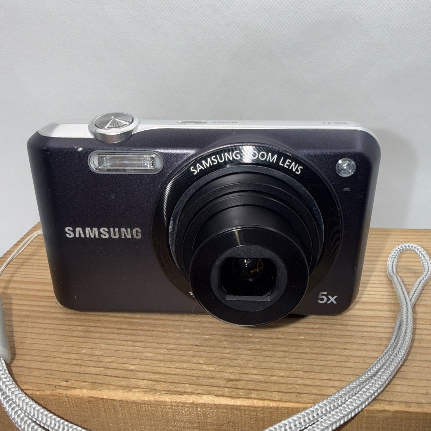 Samsung ES71 12.2MP Digital Camera Tested Working + Charger Battery 4GB SD Card